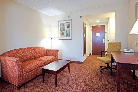 Holiday Inn Express Richmond Airport By Ihg Sandston Extérieur photo